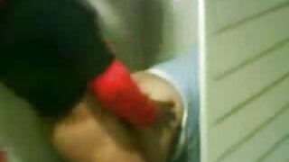 دختر ساندرا دانلودفیلم سینمایی سکسی رایگان بازی می کند با قاپ زنی او را در حمام